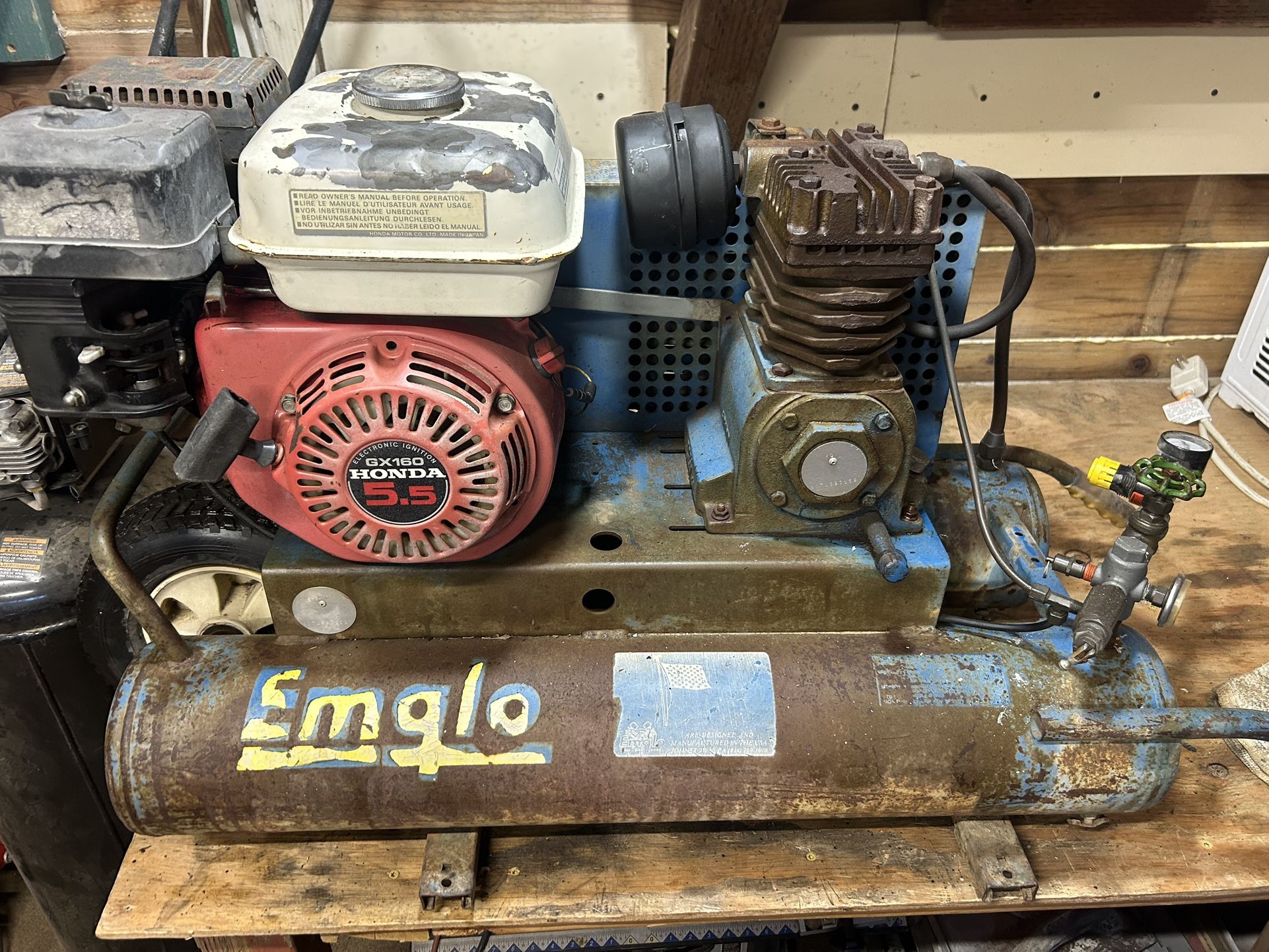 Engine powered air compressor