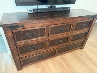 Dresser