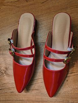 FREE RED WOMEN'S SHOES 7.5