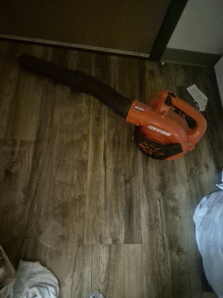 Leaf BLOWER  (BRAND NEW)