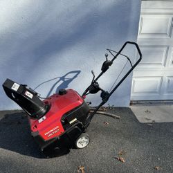 Honda HS720 Single Stage Snow Blower 