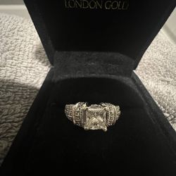 Women’s Diamond Wedding Ring 