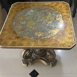 Beautiful Antique Table! Great Condition 