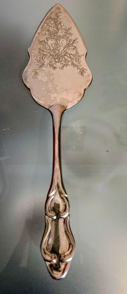 Silver-Plated Pie Server with Engraved Blade like new