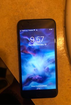 iPhone 7 BRAND NEW with Accessories.