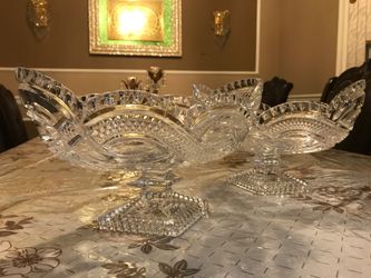 2 crystal dishes