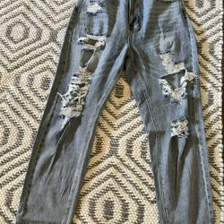 New Ripped Jeans & Earrings Set