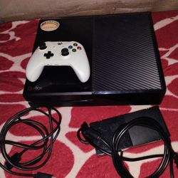 Xbox One + Controller 