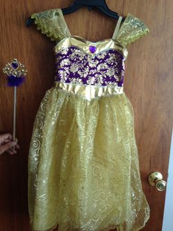 4-5 yr old girl costume and accessories