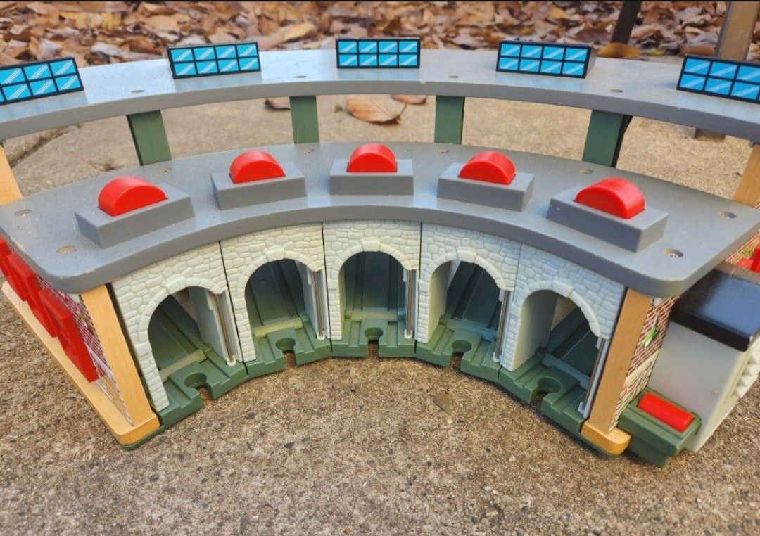 Large Wooden Thomas The Tank Wood Roundhouse