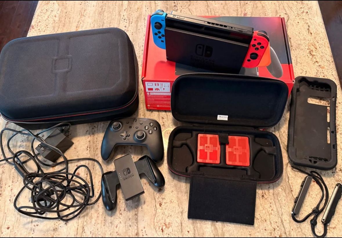 Nintendo Switch, Extra Controller & Accessories