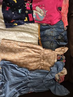 Girl's Size 4-5T Clothing 50 pièce Bundle