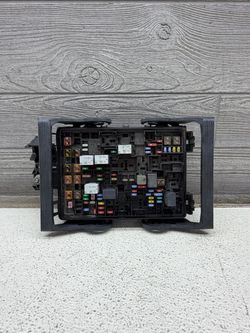 2015-2020 Chevy Tahoe Engine Fuse Box OEM