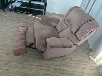 Swivel Rocker Recliner – Very Good Condition
