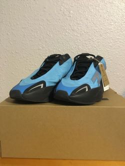 Yeezy Boost 700 MNVN