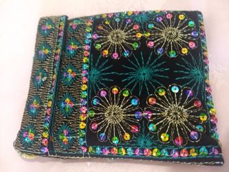 Purse new ...... color green and black....