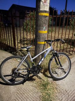 GT Mountain Bike Silver Blue Yellow