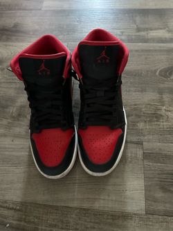 Air Jordan 1 mid Bred size 10.5
