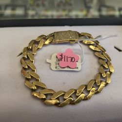 10k Gold Cuban link breaclte 24.5 grams layway available 10% dwon if you interested please make sure you ask for Maribel thank you