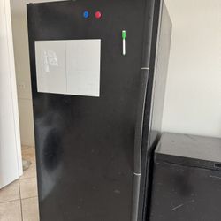 Freezer Black Upright 