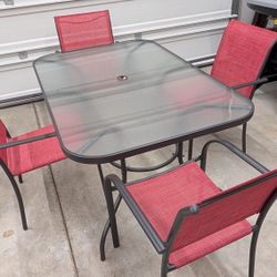 Outdoor Patio Table and Chairs