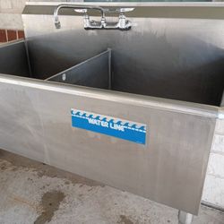 HUGE Commercial 2 Bay Deep Sink w/ Faucet!
