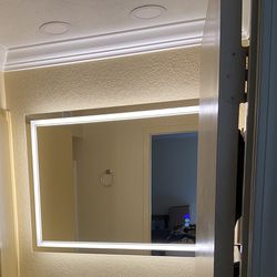 LED Heated Anti Fog Bathroom Mirror. 