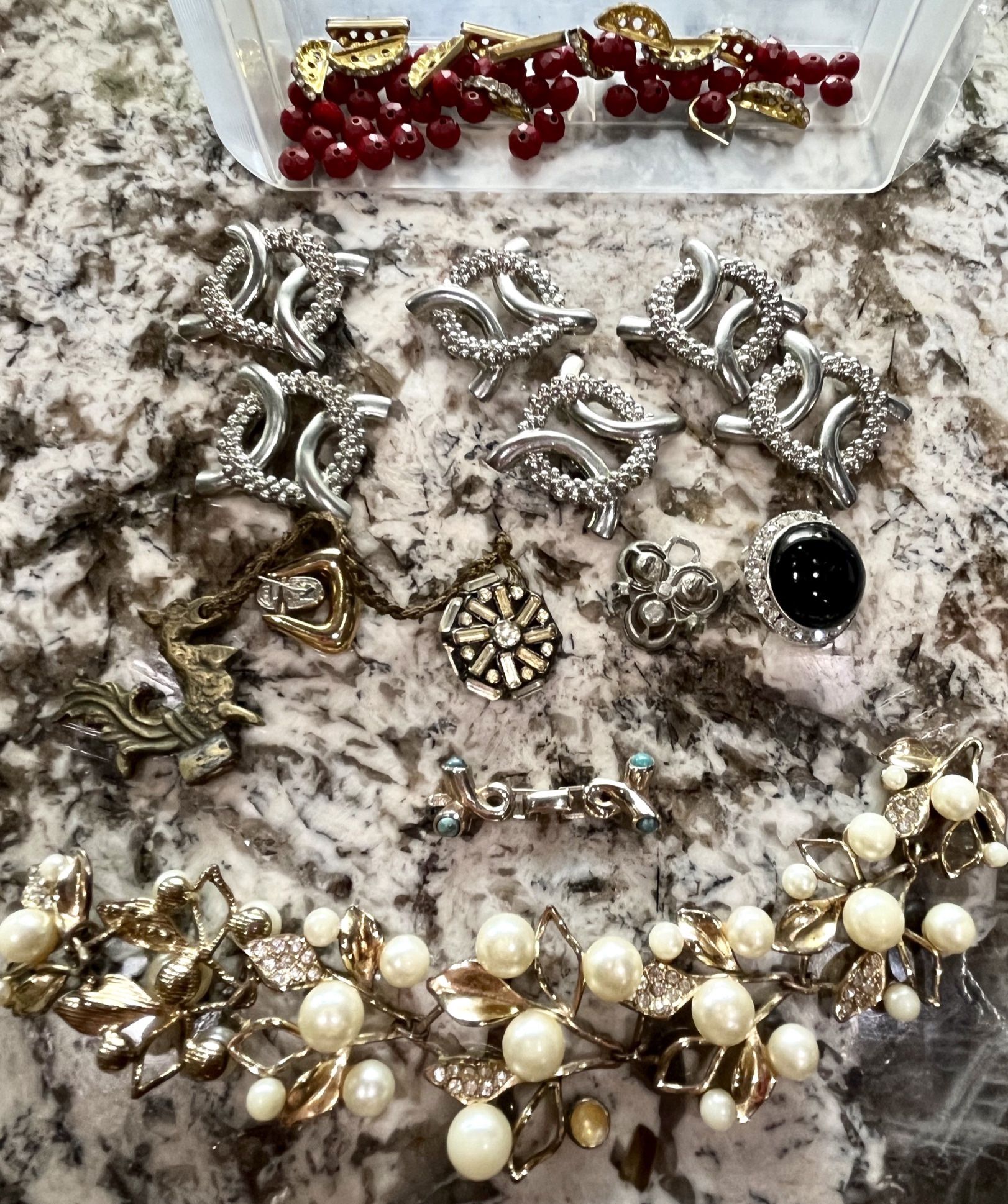 Vintage Broken Jewelry - Great For Crafting Or Restringing