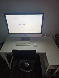 Apple Mac Desk top , and Desk included