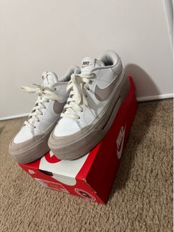 Woman Nike court legacy lift