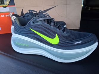 Nike Authentic Vomero 18 Plus Running Walking Shoes