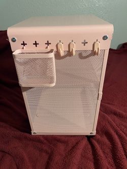 Con conexión y USB organizador metálico de 3 niveles color rosa, con ganchos