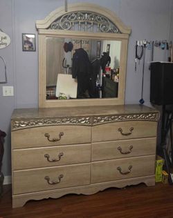 Queen size bedroom set
