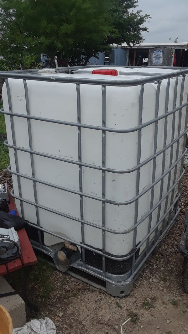 300 GALLON PLASTIC TOTE for Sale in Alvarado, TX OfferUp