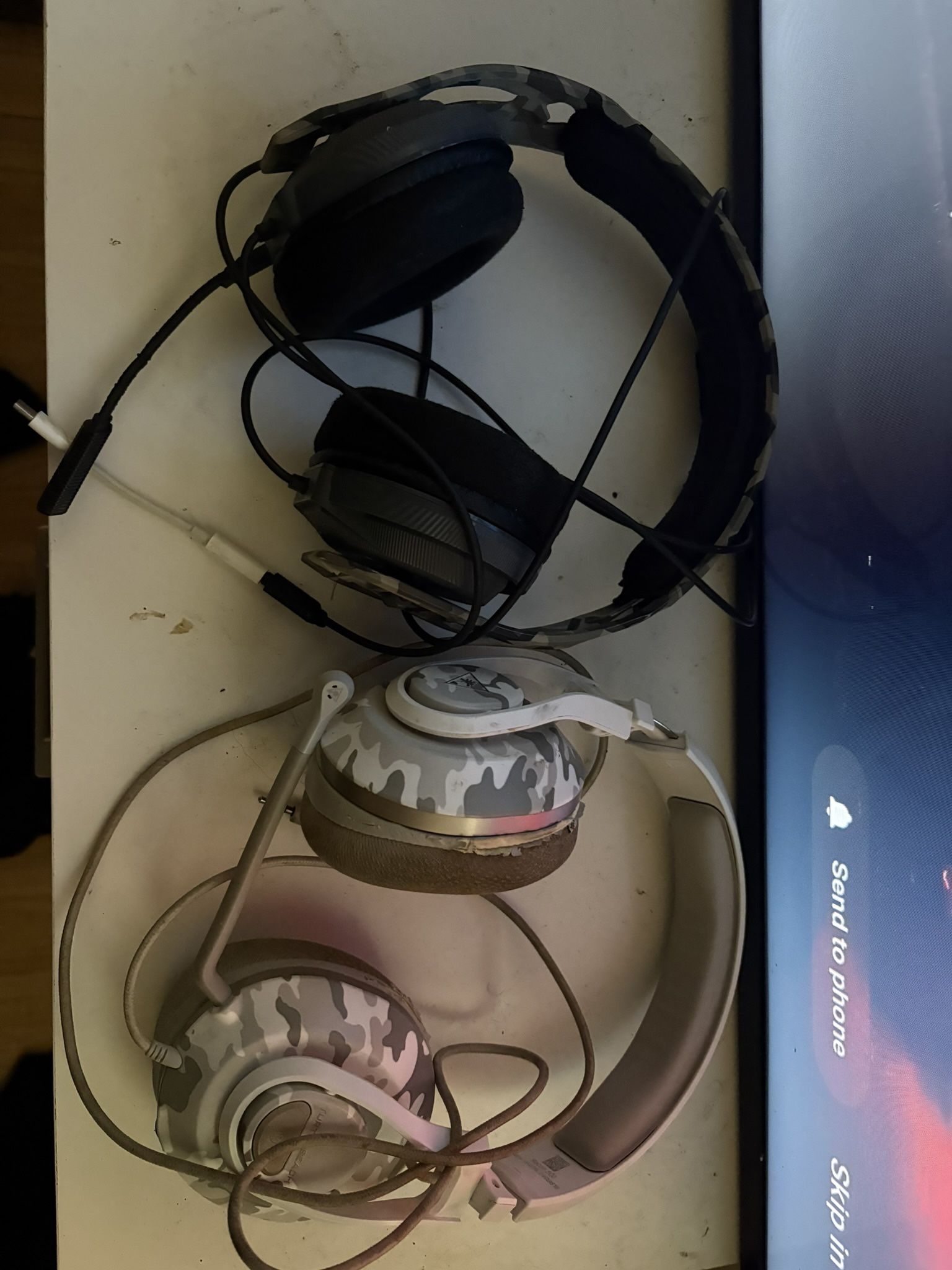 2 Headsets
