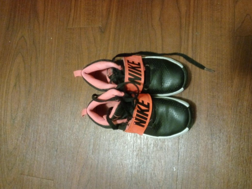 Sneaker Size 1y