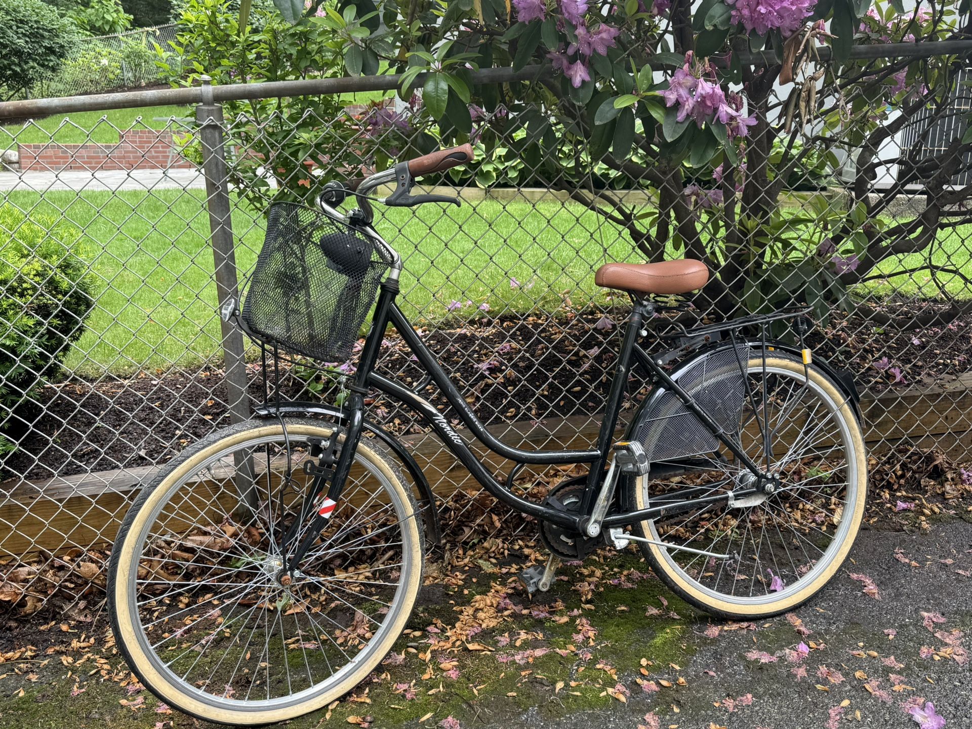 Nordic Classic Bike with Headlight And Front Basket Wheels Made In Poland