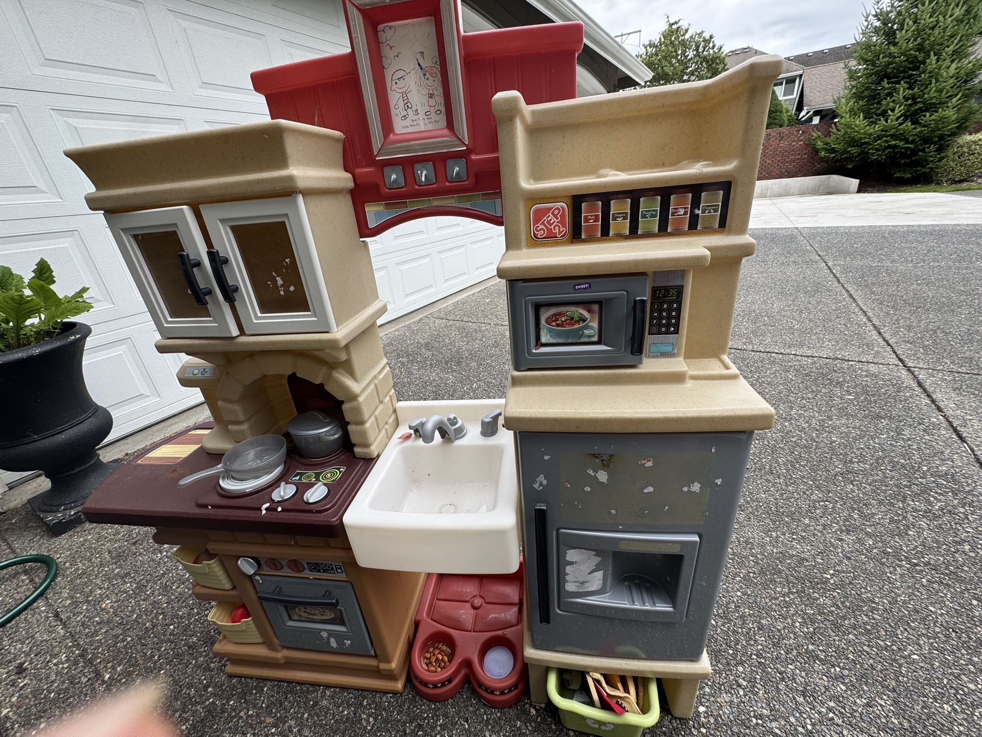 Step2 Heart of the Home Kitchen Set for Kids, Interactive Play with Lights and Sounds