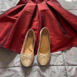 There Is Two Items A Beautiful Dress For A Girls In Size L And Shoes In Size 3 The Color Is Gold It’s great For Holidays For girl s Both For $30 Total