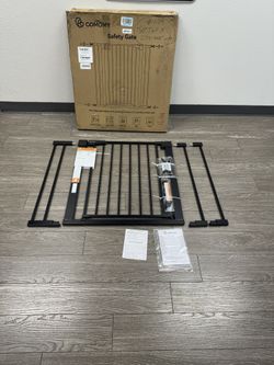 $30 #1109 (30” Tall X 27.5-40” Wide) Comomy Baby And Dog Safety Gate / Easy To Install / Pressure Mounted