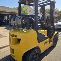 Forklift 