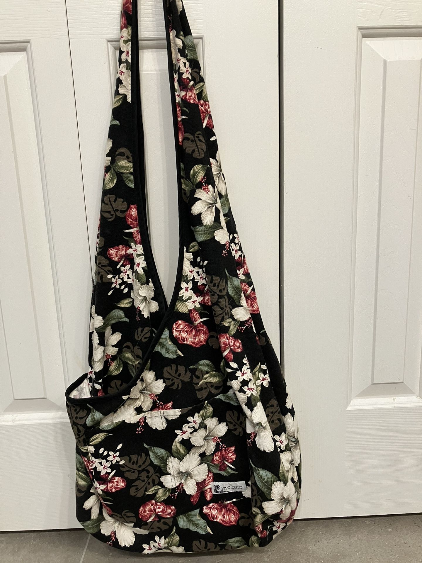 Local Design Sling Crossbody Bag Made in Hawaii Hibiscus Floral on Black Excellent Condition Like Brand New