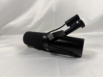 Shure SM7db Podcast microphone