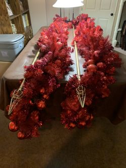 Hess’ Christmas Garland