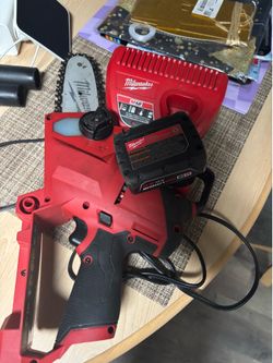 Milwaukee cordless mini saw works great