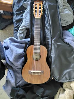 Camwood 6 string guitalele