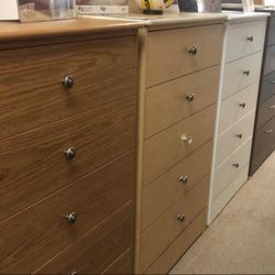 5 Drawer Dresser No knobs