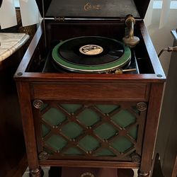 Antique Collectable Edison  Phonograph.