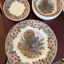 Thanksgiving Pattern Churchill 16 Piece Dining Set