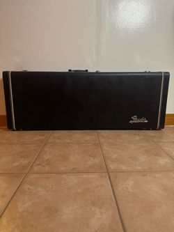 Fender Classic Series Guitar Case Stratocaster Hardshell Road